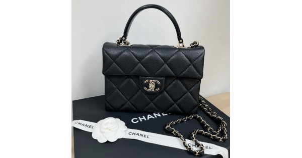 Chanel Flap Bag with Top Handle 連禮盒(黑拼淡金扣)