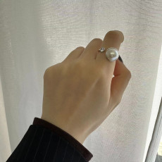 日本全新品 12mm+水晶鋯石馬貝開口戒指