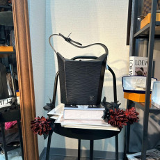 Louis Vuitton Epi Leather Bag (日本 Preloved)